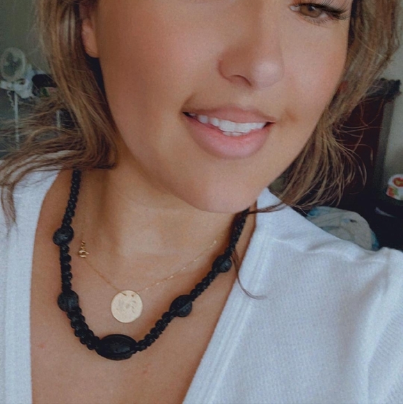 Plastic necklace - Picture 3 of 3